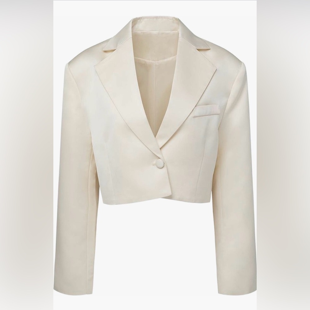 WeWoreWhat S Cropped Satin Blazer (Ivory)
**NWT
